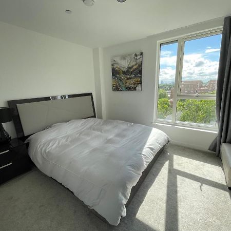 Modern Penthouse Flat With Free Indoor Parking Londres Exterior foto