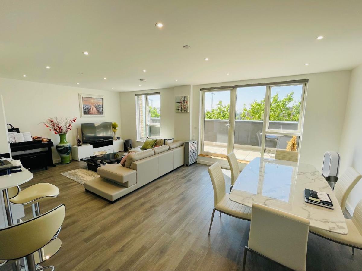 Modern Penthouse Flat With Free Indoor Parking Londres Exterior foto