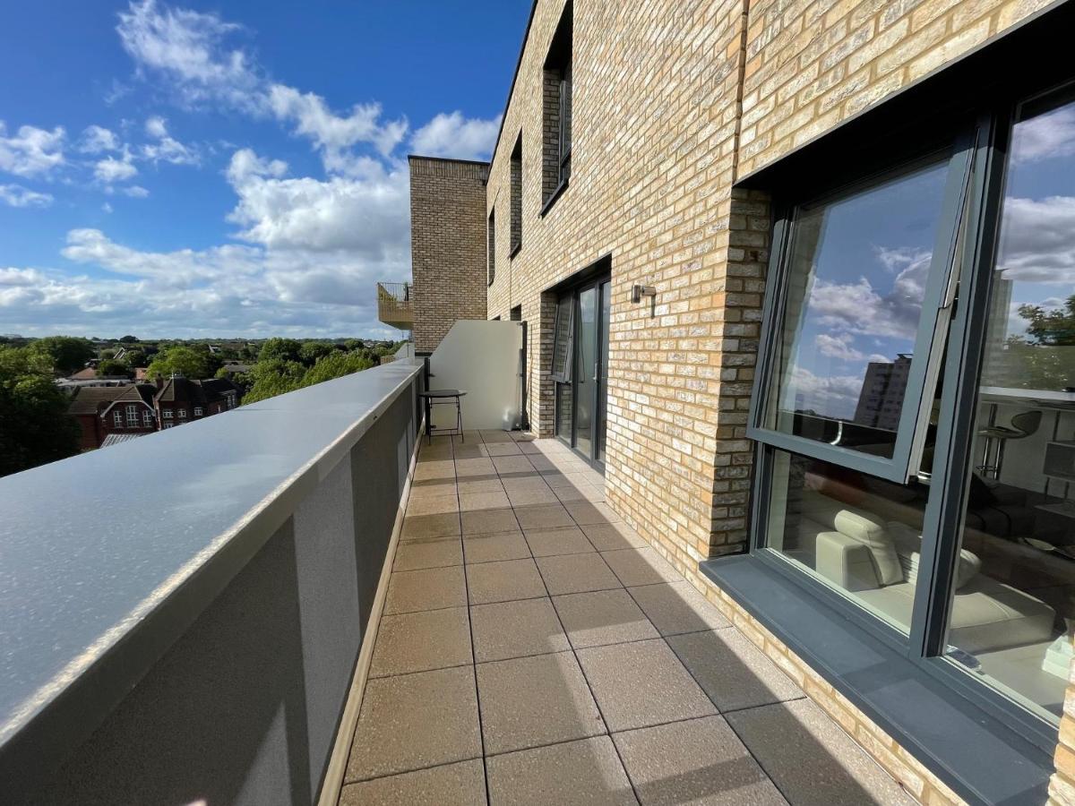 Modern Penthouse Flat With Free Indoor Parking Londres Exterior foto