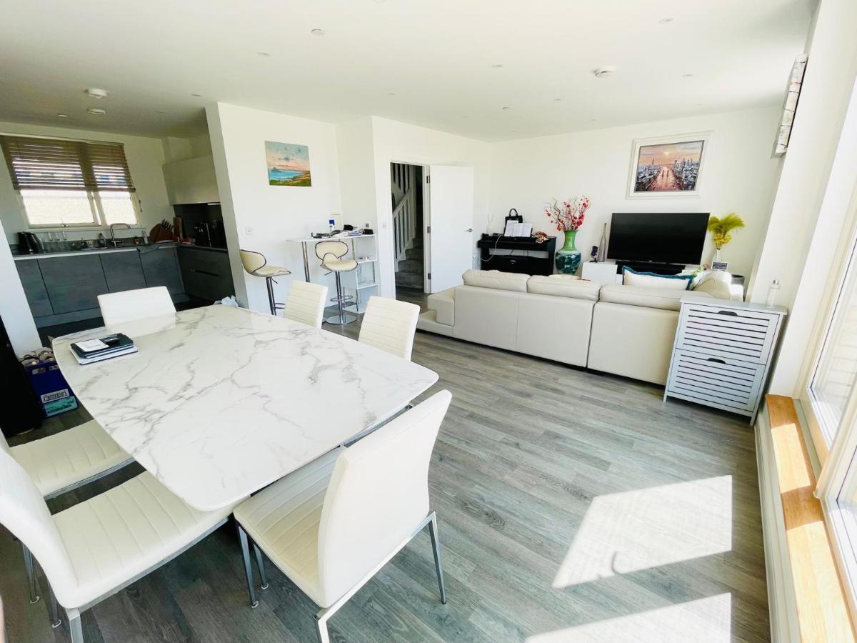 Modern Penthouse Flat With Free Indoor Parking Londres Exterior foto