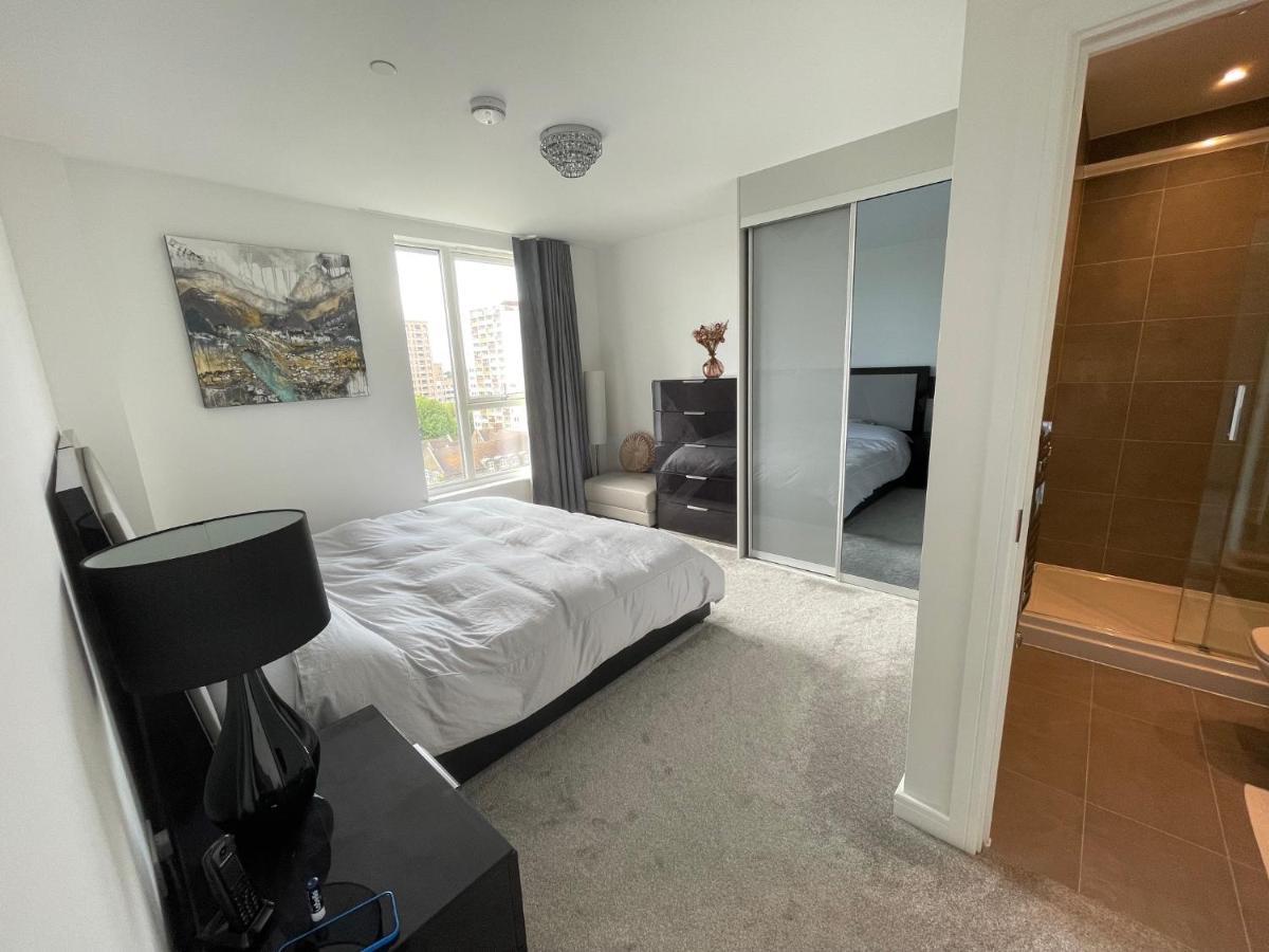 Modern Penthouse Flat With Free Indoor Parking Londres Exterior foto