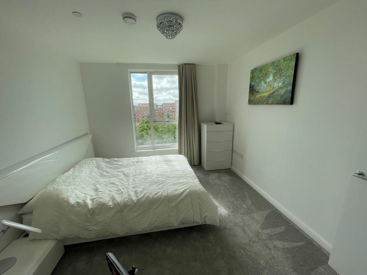 Modern Penthouse Flat With Free Indoor Parking Londres Exterior foto