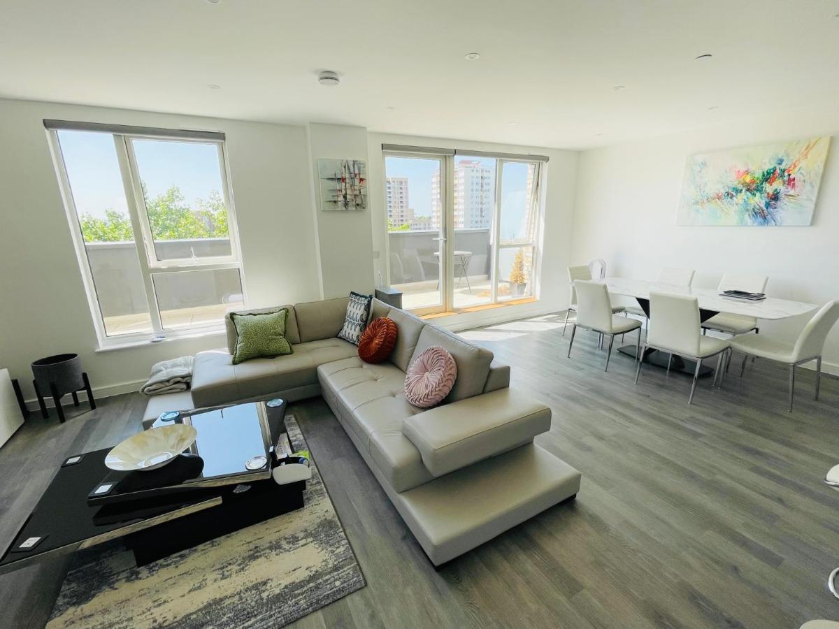 Modern Penthouse Flat With Free Indoor Parking Londres Exterior foto