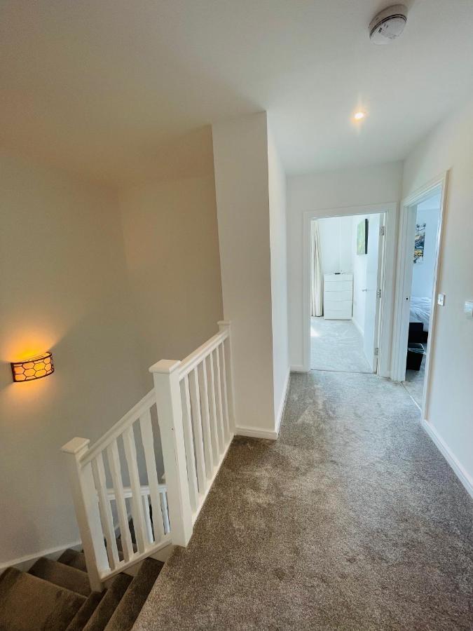 Modern Penthouse Flat With Free Indoor Parking Londres Exterior foto
