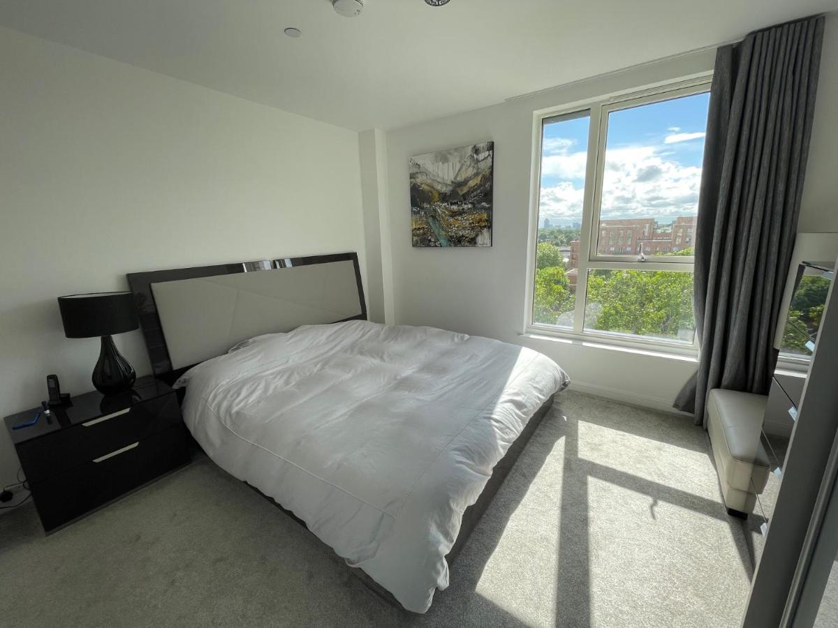 Modern Penthouse Flat With Free Indoor Parking Londres Exterior foto