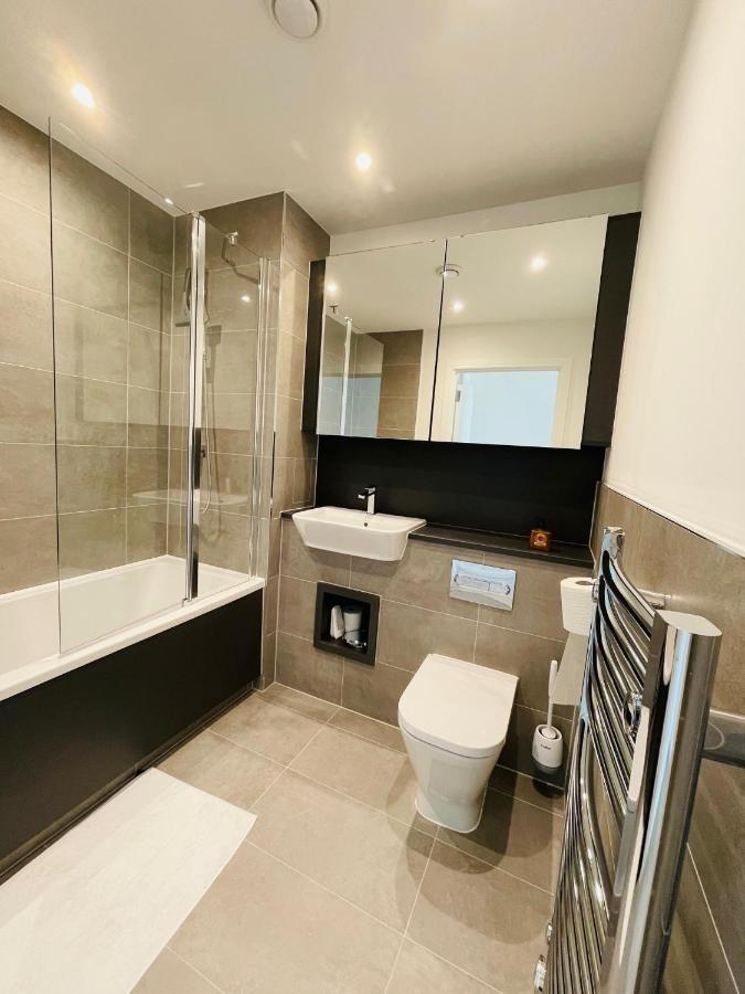 Modern Penthouse Flat With Free Indoor Parking Londres Exterior foto
